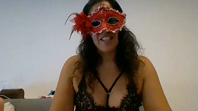 Snapshot of couple-tuga chatting on June 16, 2026, 12:52 pm couple-tuga online show from June 16, 2026, 12:52 pm