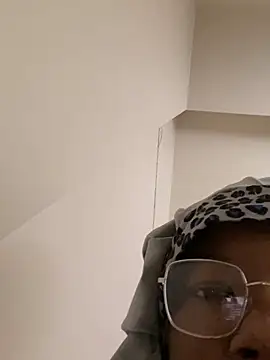 DamnBubbles online show from January 15, 2025, 4:43 pm