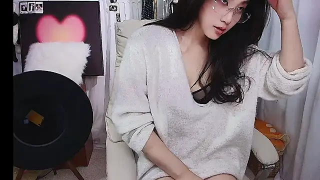 xiaotiantian-76 online show from December 15, 2025, 1:15 pm