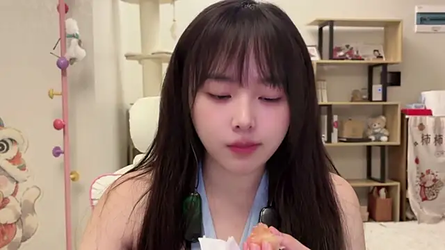 Chenjing0 online show from February 12, 2026, 12:55 pm