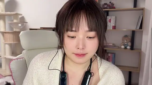 Chenjing0 online show from March 26, 2026, 12:44 pm