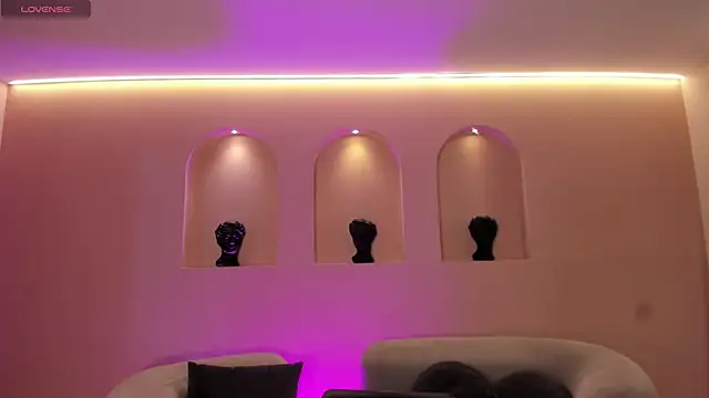 Snapshot of NiaSalvatore chatting on September 23, 2025, 8:34 pm NiaSalvatore online show from September 23, 2025, 8:34 pm