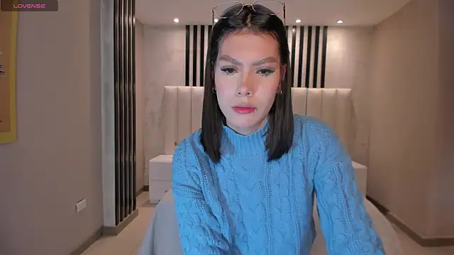 Snapshot of NiaSalvatore chatting on October 13, 2025, 11:10 am NiaSalvatore online show from October 13, 2025, 11:10 am