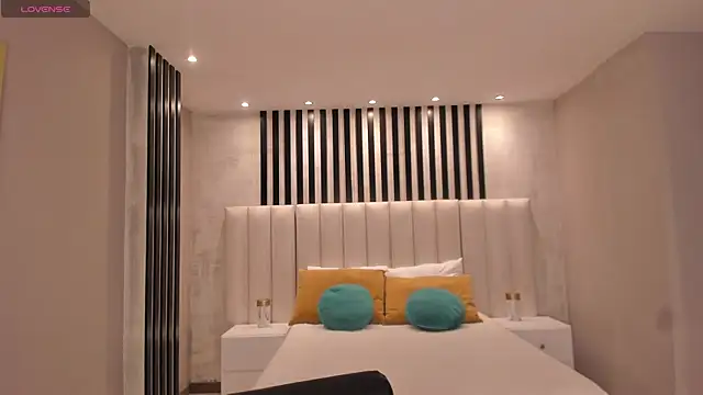 Snapshot of NiaSalvatore chatting on December 1, 2025, 6:46 pm NiaSalvatore online show from December 1, 2025, 6:46 pm