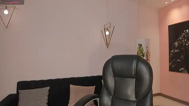 Snapshot of NiaSalvatore chatting on February 3, 2026, 2:53 am NiaSalvatore online show from February 3, 2026, 2:53 am