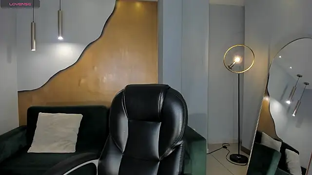 Snapshot of NiaSalvatore chatting on February 5, 2026, 3:22 am NiaSalvatore online show from February 5, 2026, 3:22 am