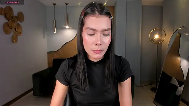 Snapshot of NiaSalvatore chatting on February 6, 2026, 3:22 am NiaSalvatore online show from February 6, 2026, 3:22 am