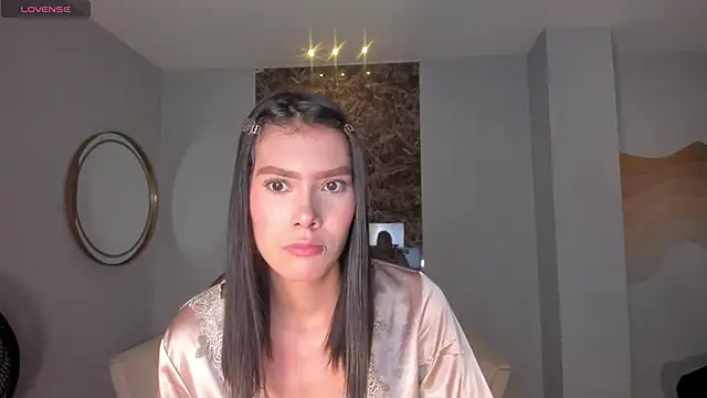 Snapshot of NiaSalvatore chatting on February 14, 2026, 3:36 am NiaSalvatore online show from February 14, 2026, 3:36 am