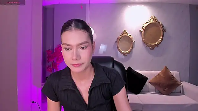 NiaSalvatore online show from March 17, 2026, 3:00 am