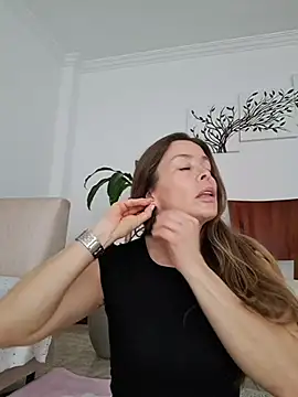 karina warthon online show from February 13, 2026, 5:31 pm