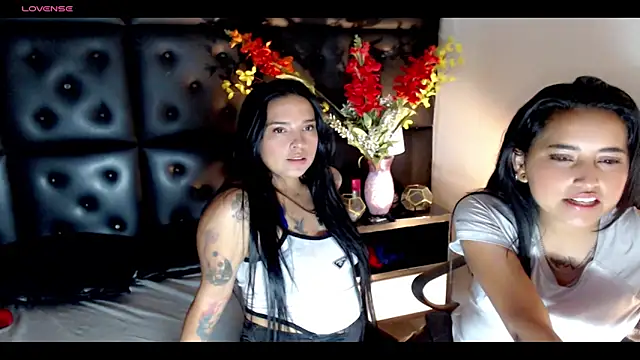 Carolaine01 online show from January 11, 2025, 11:35 pm