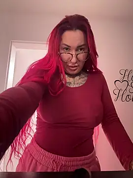 Mia-Fuchs online show from February 12, 2026, 5:24 am