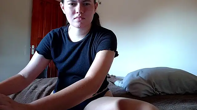 camillebr online show from February 5, 2025, 6:37 pm