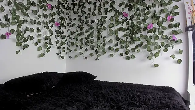 Snapshot of Laurensmith9 chatting on April 8, 2026, 1:33 pm Laurensmith9 online show from April 8, 2026, 1:33 pm