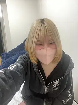 Snapshot of Hikaru-chan chatting on February 27, 2025, 7:04 pm Hikaru-chan online show from February 27, 2025, 7:04 pm