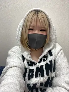 Snapshot of Hikaru-chan chatting on March 13, 2025, 10:10 pm Hikaru-chan online show from March 13, 2025, 10:10 pm