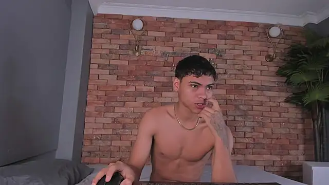 adam piarse01 online show from November 27, 2025, 10:56 pm