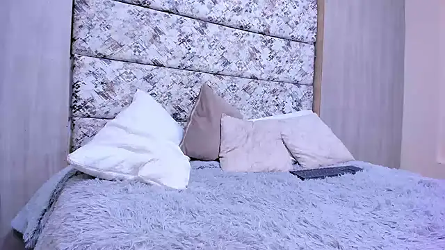 adam piarse01 online show from February 8, 2026, 8:01 pm