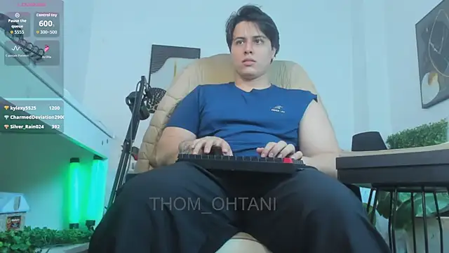 Snapshot of Thom_Ohtani chatting on June 25, 2026, 5:12 am Thom Ohtani online show from June 25, 2026, 5:12 am