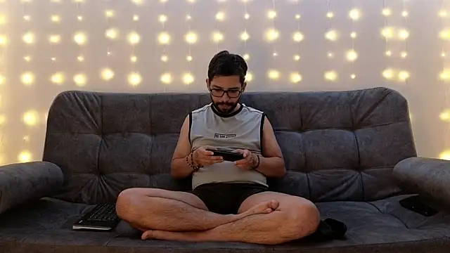 Snapshot of ErickBrant chatting on March 15, 2025, 11:06 pm ErickBrant online show from March 15, 2025, 11:06 pm