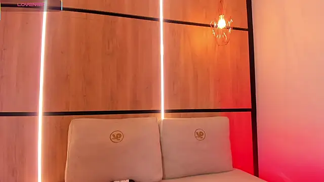 ashlyn parker online show from October 15, 2025, 7:14 pm