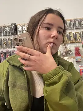 mewKate online show from April 22, 2026, 3:57 pm