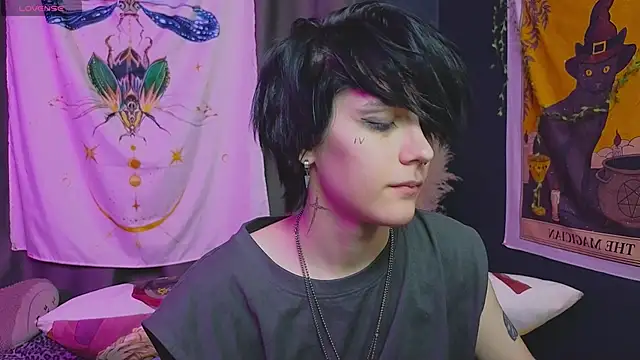 Snapshot of Hyeon_Jin chatting on January 21, 2025, 7:39 pm Hyeon Jin online show from January 21, 2025, 7:39 pm