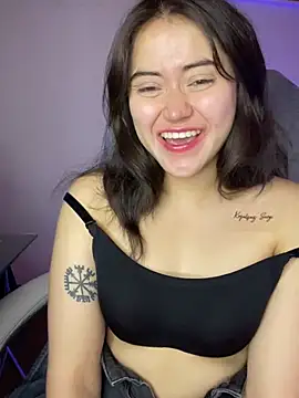 Snapshot of Camila_pinkk chatting on May 4, 2026, 1:51 pm Camila pinkk online show from May 4, 2026, 1:51 pm