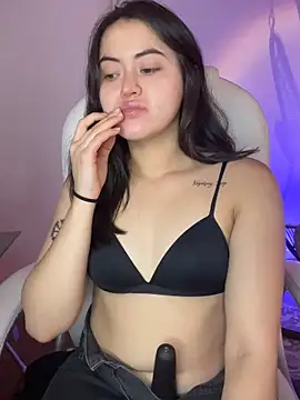 Snapshot of Camila_pinkk chatting on May 21, 2026, 1:40 pm Camila pinkk online show from May 21, 2026, 1:40 pm
