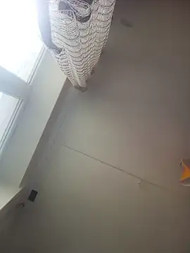 Lauren Amabel online show from April 7, 2026, 8:04 am