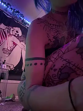 Snapshot of trashbrat chatting on October 18, 2025, 6:16 am trashbrat online show from October 18, 2025, 6:16 am