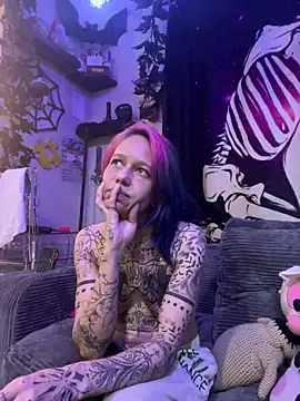 Snapshot of trashbrat chatting on April 28, 2026, 2:27 am trashbrat online show from April 28, 2026, 2:27 am
