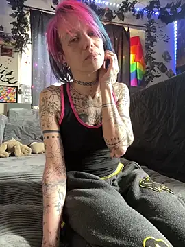 Snapshot of trashbrat chatting on May 4, 2026, 8:05 pm trashbrat online show from May 4, 2026, 8:05 pm