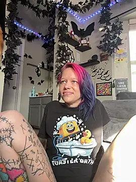 Snapshot of trashbrat chatting on May 26, 2026, 10:50 pm trashbrat online show from May 26, 2026, 10:50 pm