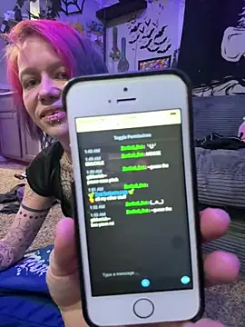 Snapshot of trashbrat chatting on May 28, 2026, 6:54 am trashbrat online show from May 28, 2026, 6:54 am