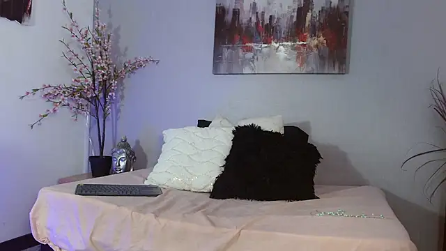 Charlot Vega  online show from March 5, 2025, 4:24 am