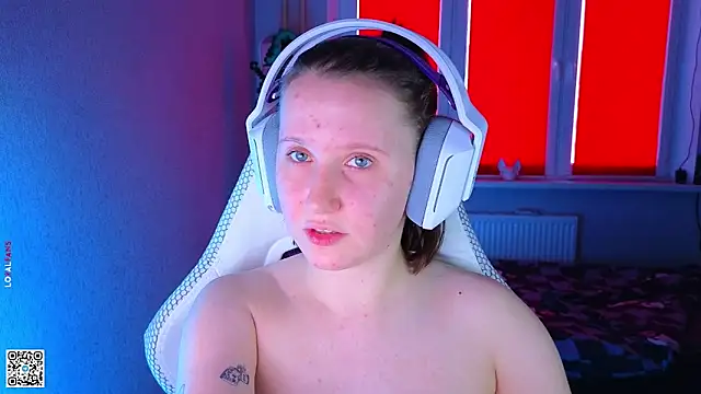 mon lola online show from September 16, 2025, 1:23 pm