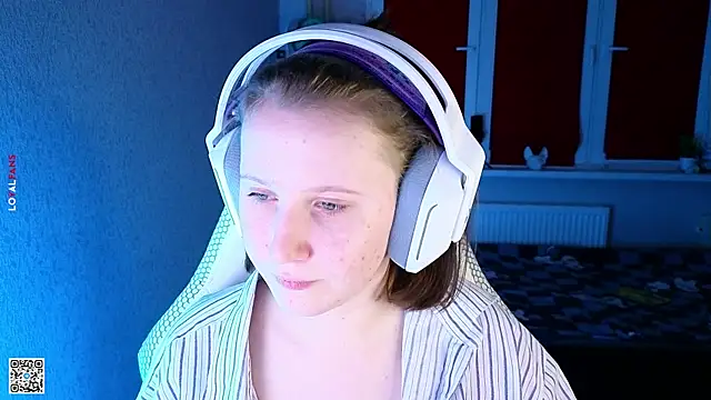 mon lola online show from October 3, 2025, 4:26 pm