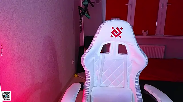 mon lola online show from November 13, 2025, 4:06 pm