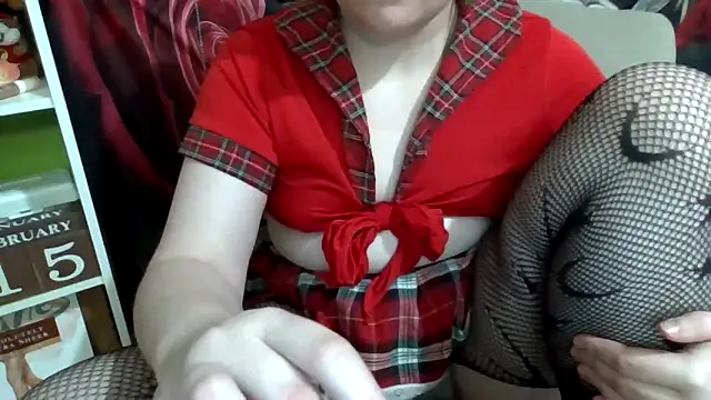 Snapshot of AverageRose chatting on February 16, 2026, 7:59 am AverageRose online show from February 16, 2026, 7:59 am