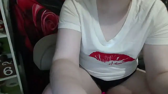 AverageRose online show from June 18, 2026, 12:44 am