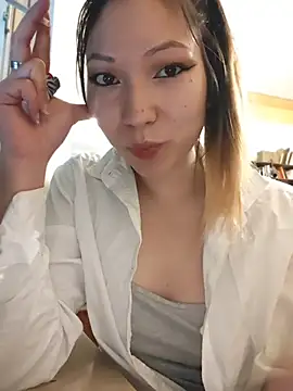 LoveFoxyQueen online show from May 22, 2026, 5:07 pm