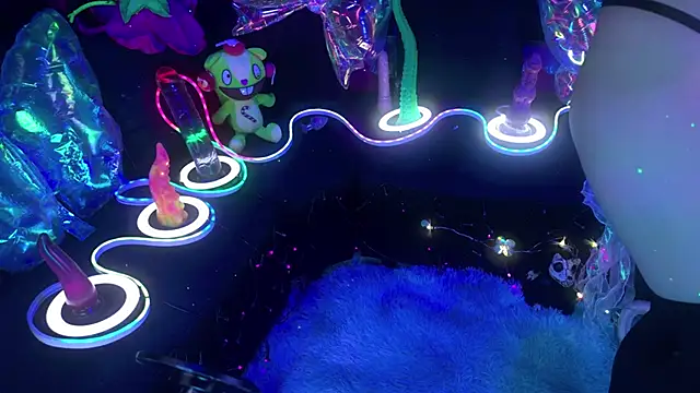 LaytonBox online show from April 13, 2026, 12:43 pm