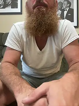 Snapshot of 32XRedBeard chatting on June 27, 2026, 10:26 pm 32XRedBeard online show from June 27, 2026, 10:26 pm