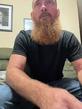 Snapshot of 32XRedBeard chatting on July 1, 2026, 10:09 pm 32XRedBeard online show from July 1, 2026, 10:09 pm