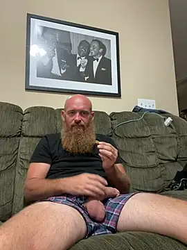 Snapshot of 32XRedBeard chatting on July 9, 2026, 9:41 pm 32XRedBeard online show from July 9, 2026, 9:41 pm