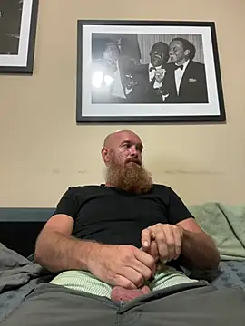 Snapshot of 32XRedBeard chatting on July 13, 2026, 12:52 pm 32XRedBeard online show from July 13, 2026, 12:52 pm