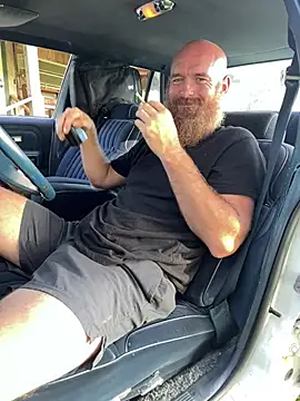 Snapshot of 32XRedBeard chatting on July 15, 2026, 12:32 pm 32XRedBeard online show from July 15, 2026, 12:32 pm