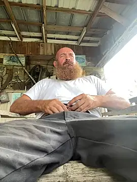 Snapshot of 32XRedBeard chatting on July 16, 2026, 11:22 pm 32XRedBeard online show from July 16, 2026, 11:22 pm