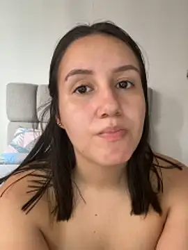 Jullya x online show from June 3, 2026, 2:33 pm